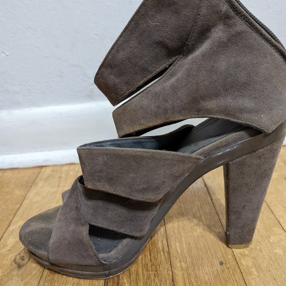 Dark Gray Strappy Heel - Picture 3 of 4